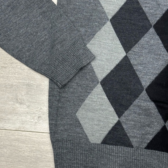 Apt. 9 Large 42 - 44 V-Neck Sweater Argyle Wool Blend Gray Charcoal Diamond NWOT - Picture 6 of 8